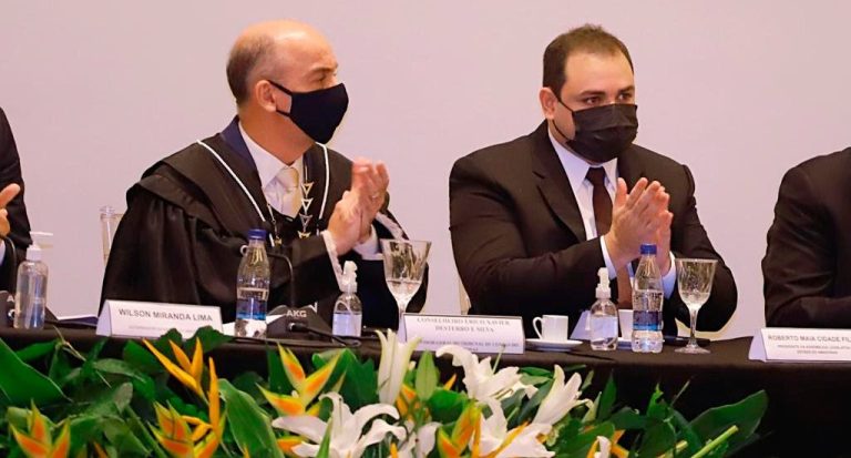 Roberto Cidade prestigia posse de Érico Desterro como presidente do Tribunal de Contas do Estado