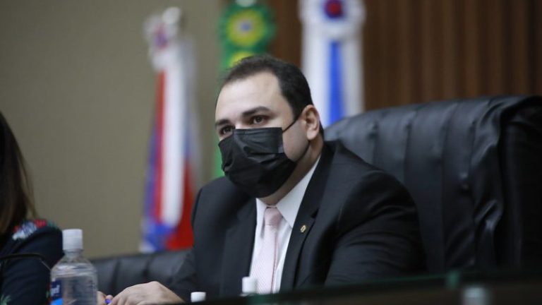 Deputado Roberto Cidade solicita à Seminf melhoria nas ruas do bairro Santo Antônio