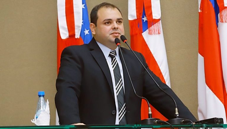 PL de Roberto Cidade garante transferência escolar a aluno com casos de violência doméstica na família