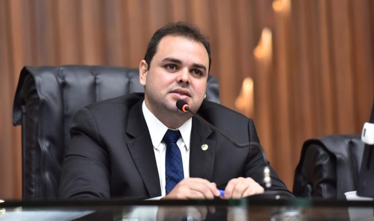 Roberto Cidade requer melhorias na iluminação pública do município de Beruri