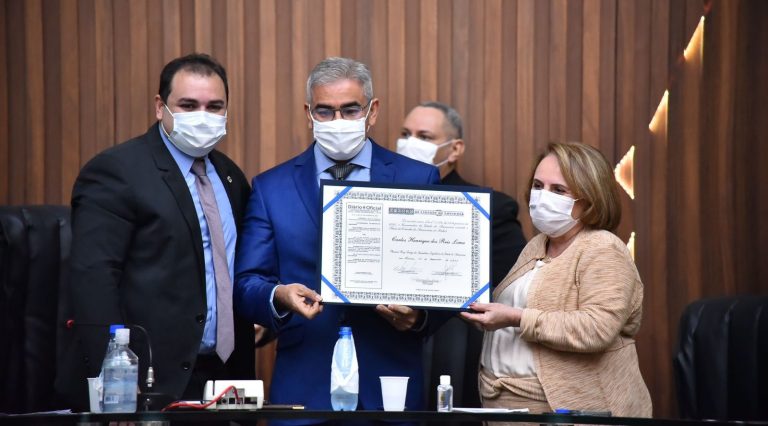 Roberto Cidade preside sessão de entrega de Título de Cidadão Amazonense ao secretário de Infraestrutura: ‘as obras andam na sua gestão’