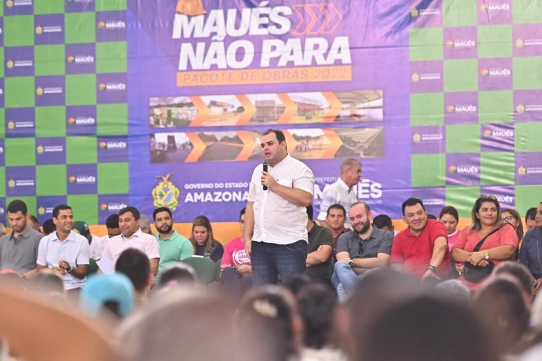 Roberto Cidade participa de solenidade de assinatura de convênios para investimentos em Maués