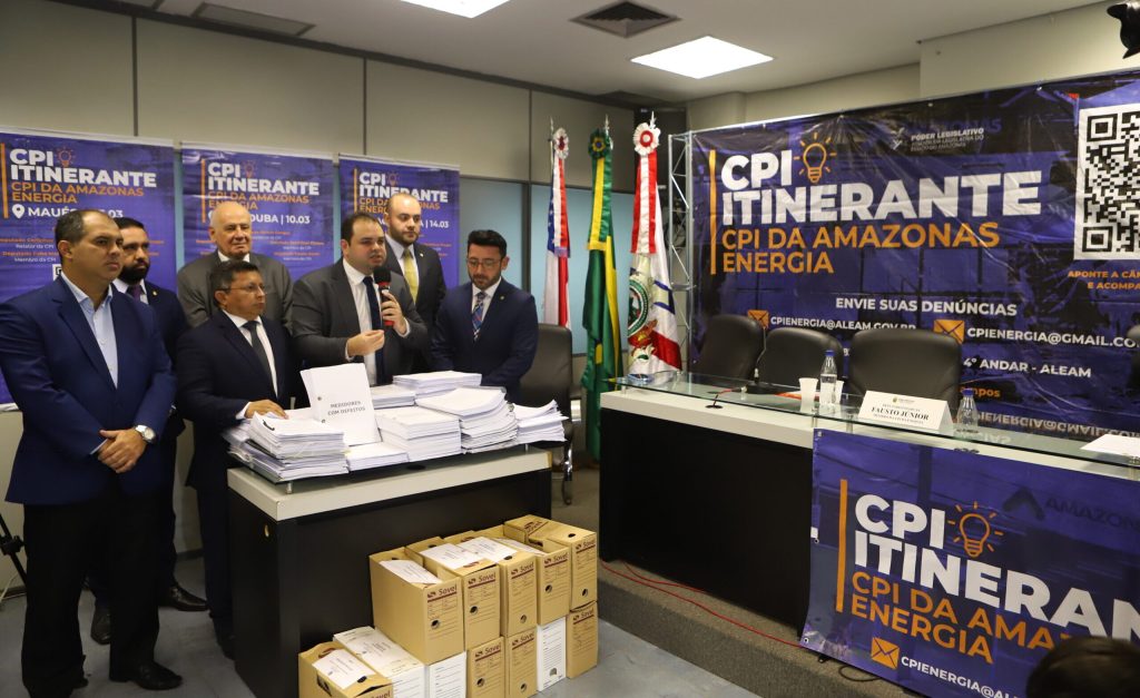 Roberto Cidade ressalta importância dos trabalhos da CPI da Amazonas Energia durante entrega de documentos
