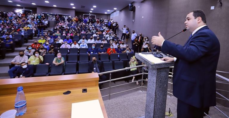 Roberto Cidade anuncia 38% de reajuste salarial aos servidores efetivos da Assembleia Legislativa