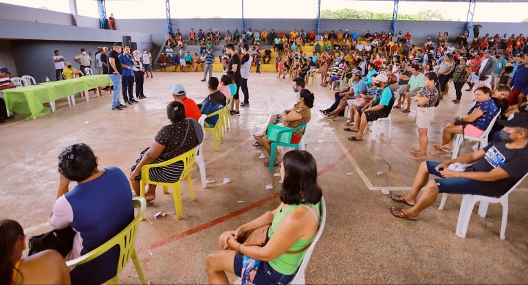 Roberto Cidade faz entrega de rabetas à Associação Colônia de Pescadores de Autazes