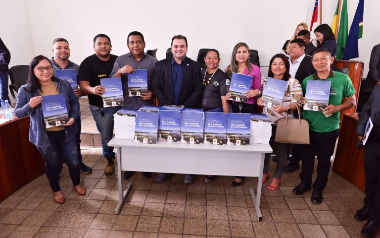 Em São Gabriel, Roberto Cidade entrega primeira Lei Orgânica do Amazonas que trata sobre questão indígena