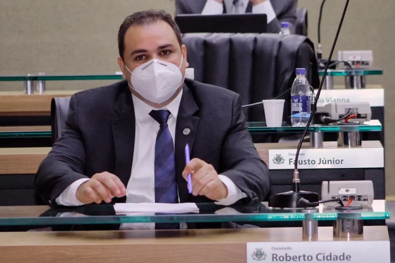 Presidente da Aleam apresenta projeto que garante direito ao arrependimento de compras