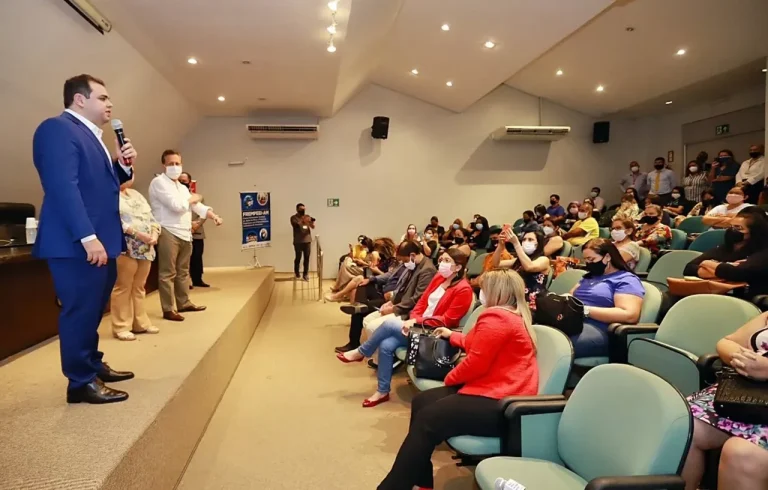 Promover a Geração de Emprego e Renda é prioridade, diz Presidente Roberto Cidade na abertura do Bazar da Mulher Empreendedora na Aleam
