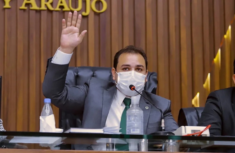 Veto a projeto de Roberto Cidade que autoriza a criação de cursinhos pré-vestibular gratuito é derrubado
