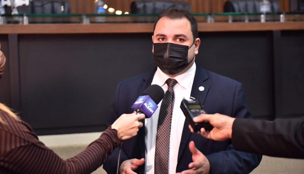 Roberto Cidade solicita ao Governo pagamento de carga dobrada a coordenadores distritais de educação