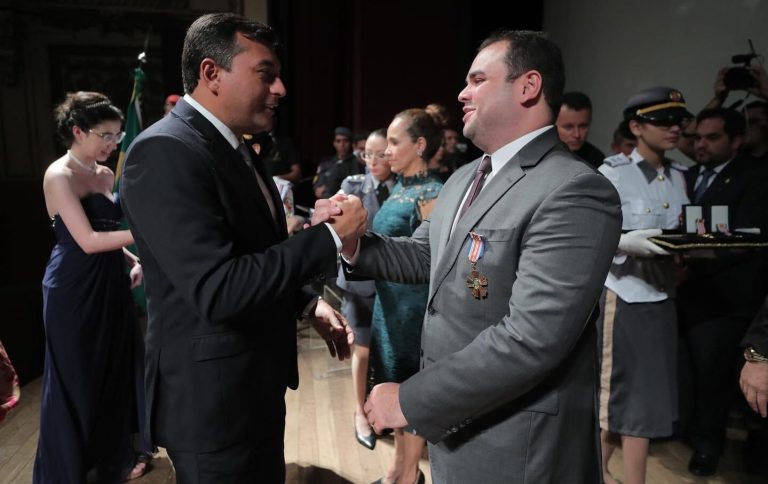 Presidente Roberto Cidade é agraciado com a Medalha Militar nos 185 anos da Polícia Militar do Amazonas
