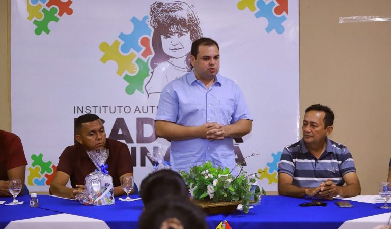 Projeto de lei de Roberto Cidade busca melhorar o ambiente escolar para pessoas com Espectro Autista