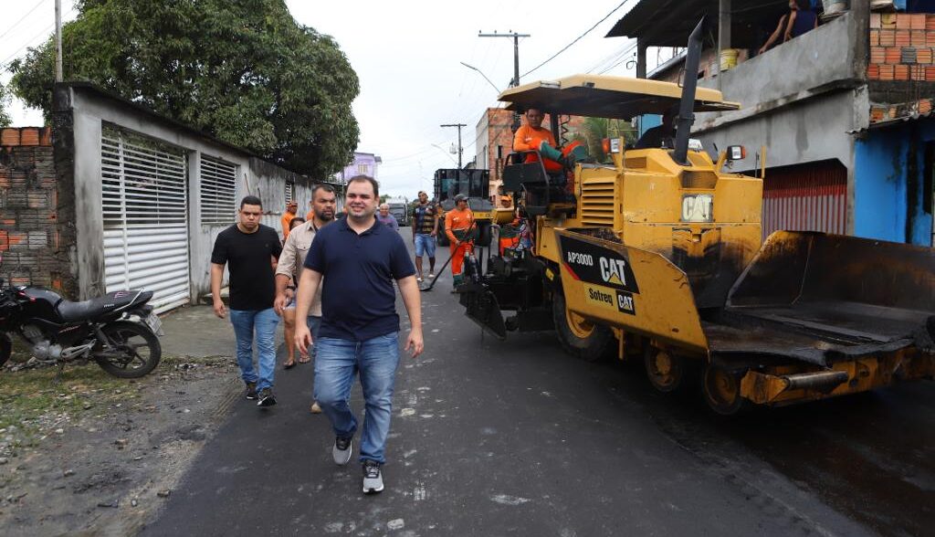 Roberto Cidade fiscaliza obras de infraestrutura em bairros da zona Leste de Manaus