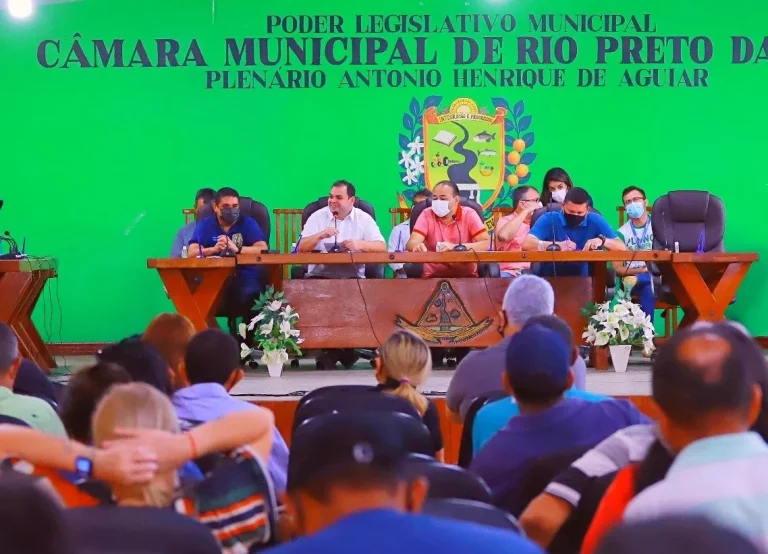 Roberto Cidade participa de audiência na Câmara de Rio Preto da Eva para debater a produção rural no município