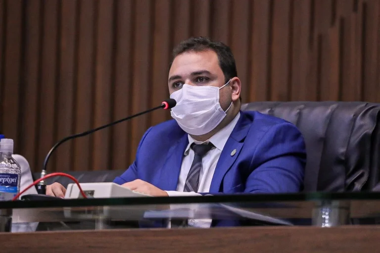 Roberto Cidade solicita melhorias na infraestrutura do município de Barreirinha e do bairro Cidade Nova, em Manaus