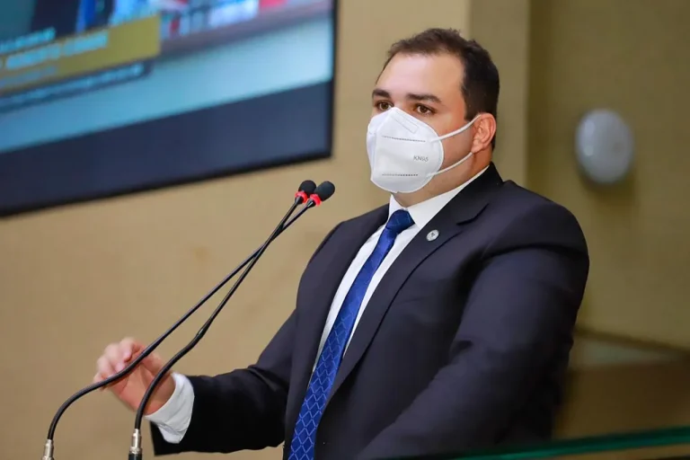 Presidente da Aleam, Roberto Cidade, solicita intervenção das Forças Armadas no Amazonas