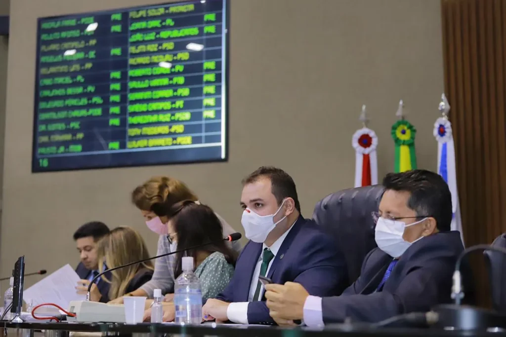 PL de Roberto Cidade que cria o curso de pré-vestibular gratuito no Amazonas é aprovado na Aleam