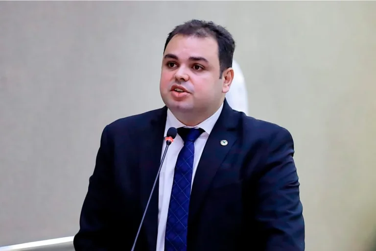 Obra mal feita na orla de Borba é denunciada pelo Presidente Roberto Cidade