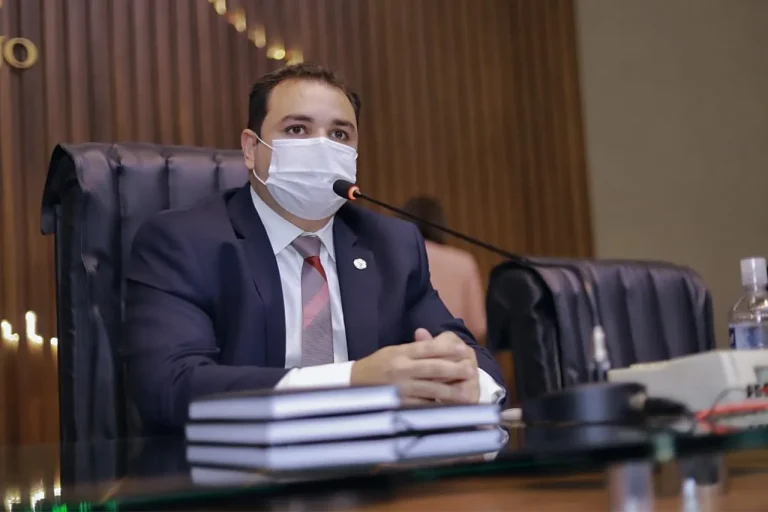 Governo Federal recebe indicação de Roberto Cidade e decidirá sobre anuidade de conselhos profissionais