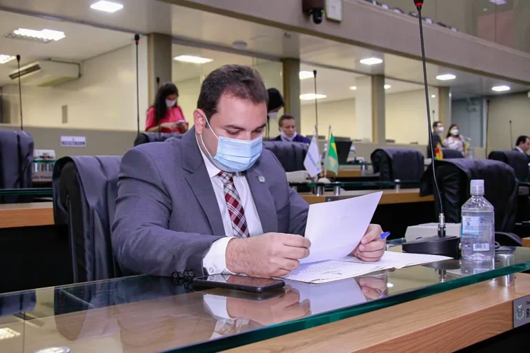 Casas Lotéricas devem disponibilizar assentos preferenciais, determina PL de Roberto Cidade