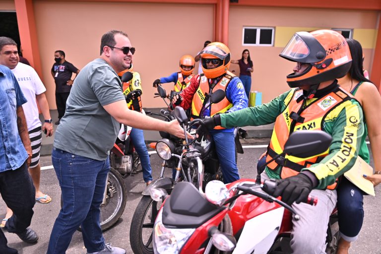 Incentivador da cultura regional, Roberto Cidade está em Parintins para prestigiar o 55º Festival Folclórico   