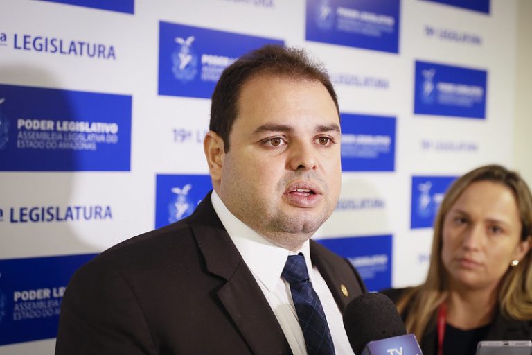 Roberto Cidade apresenta requerimento à Seduc solicitando construção de escola na Vila do Jacaré, em Manacapuru