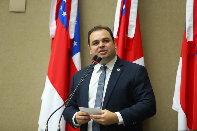 Roberto Cidade chama atenção para lei que cria política de diagnóstico e tratamento de depressão na rede pública