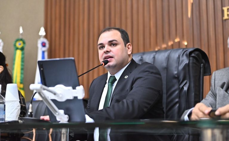 Roberto Cidade requer novos computadores para escola estadual da zona Rural de Manacapuru