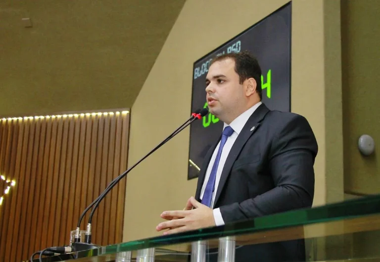 Roberto Cidade apresenta PL que cria oportunidade de emprego para jovens