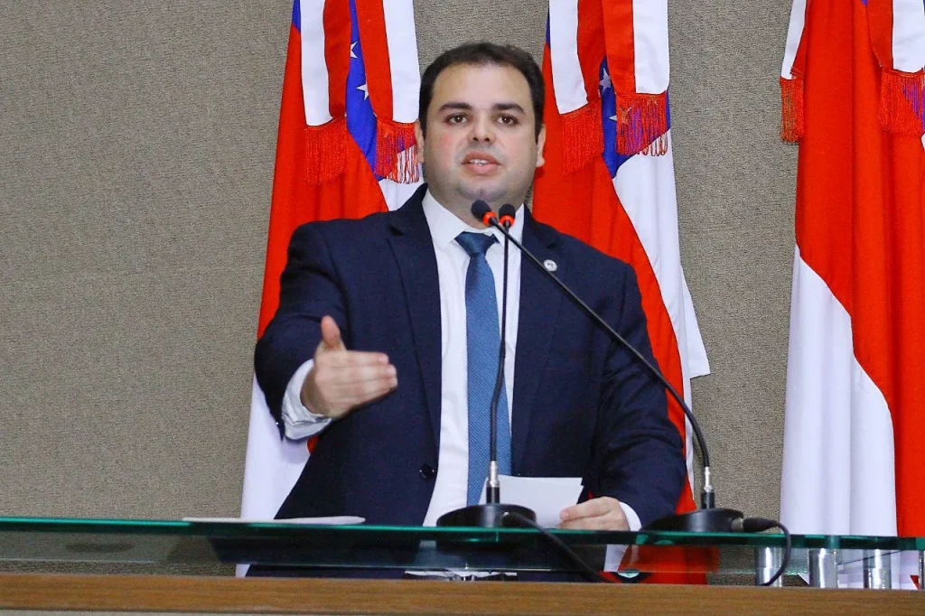Roberto Cidade pede união de todos para resolver a situação dos voos no interior