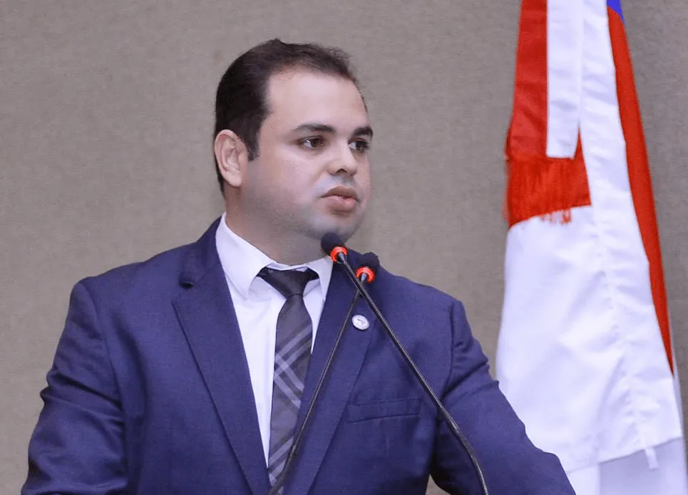 PL de Roberto e Mayara propõe pagamento de fatura em atraso no cartão