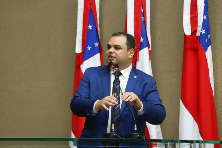 Roberto Cidade solicita à Seminf recuperação de vias do Distrito Industrial 2