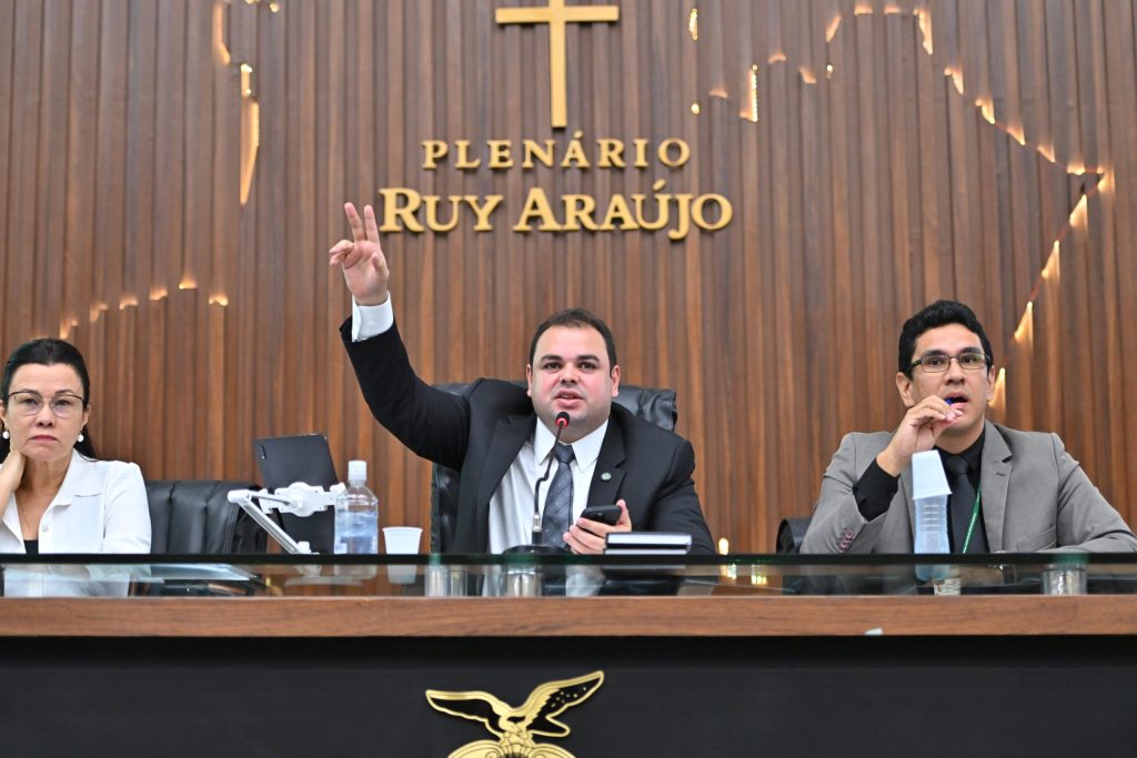 Presidente da Aleam, deputado Roberto Cidade destaca aprovação da Lei Orçamentária do Estado no valor de R$ 26 bilhões