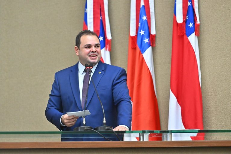 Lei de Roberto Cidade que isenta o pagamento de taxas na emissão de documentos danificados é sancionada