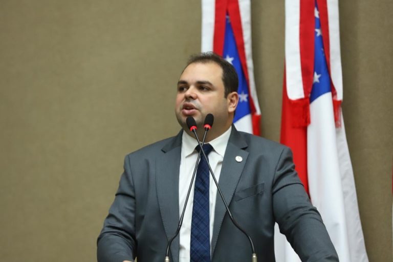 Lei de Roberto Cidade garante gratuidade na realização de exames para aprovados em concursos públicos com carência financeira comprovada