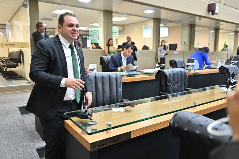 Lei de Roberto Cidade garante inclusão e direito à cidadania a pessoas com deficiência visual