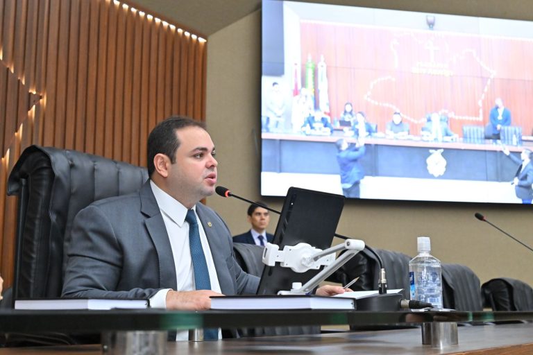 Deputado Roberto Cidade apresenta 32 projetos de lei na primeira pauta de tramitação da Aleam