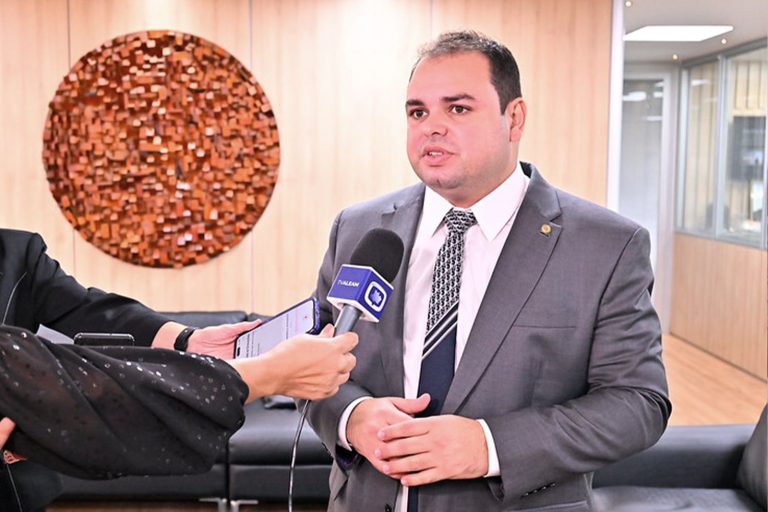 Roberto Cidade conduz reunião que definiu os membros das comissões técnicas do legislativo estadual