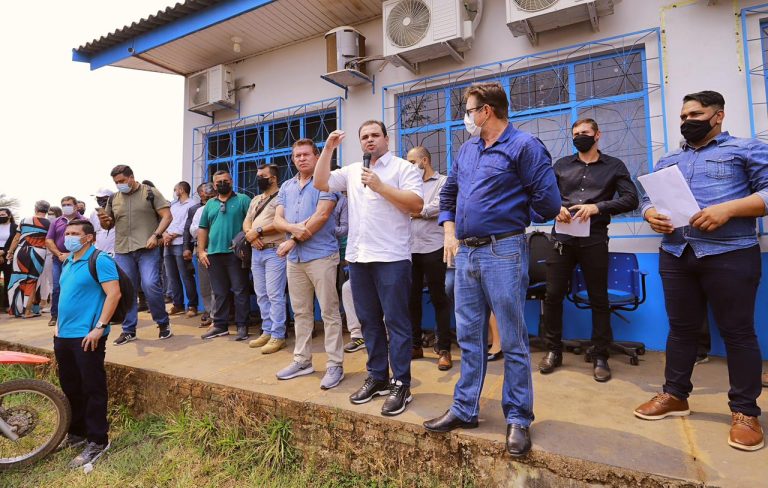Operadora Claro se compromete com melhoria de serviços de telefonia e internet em Apuí após solicitação de Roberto Cidade