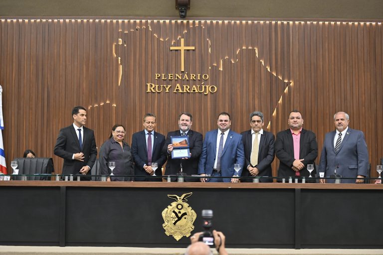 Geradora de emprego e renda no Amazonas, Ambev é homenageada por Roberto Cidade e Adjuto Afonso em Sessão Especial