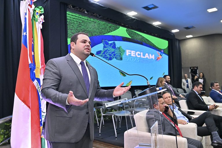 Roberto Cidade reforça papel agregador e participativo do Feclam durante solenidade de encerramento