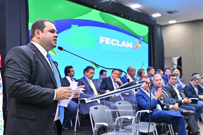 Presidente da Aleam, deputado Roberto Cidade reforça importância do fortalecimento da atividade parlamente durante abertura do 3º Feclam