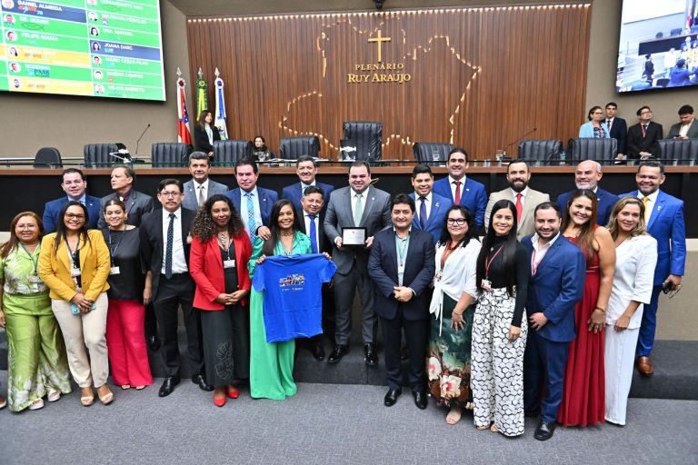 Roberto Cidade realiza cessão de tempo em reconhecimento à premiação nacional conquistada pela Escola do Legislativo José Lindoso