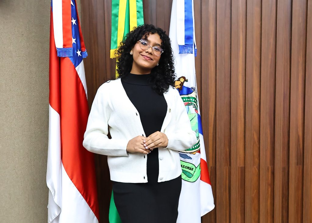 Deputado Roberto Cidade destaca importância do programa Parlamento Jovem para a construção de uma consciência cidadã