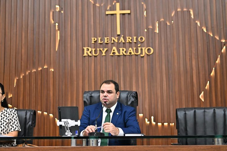 Roberto Cidade destina R$ 4,5 milhões para aquisição de cestas básicas para ribeirinhos e indígenas atingidos pela estiagem severa