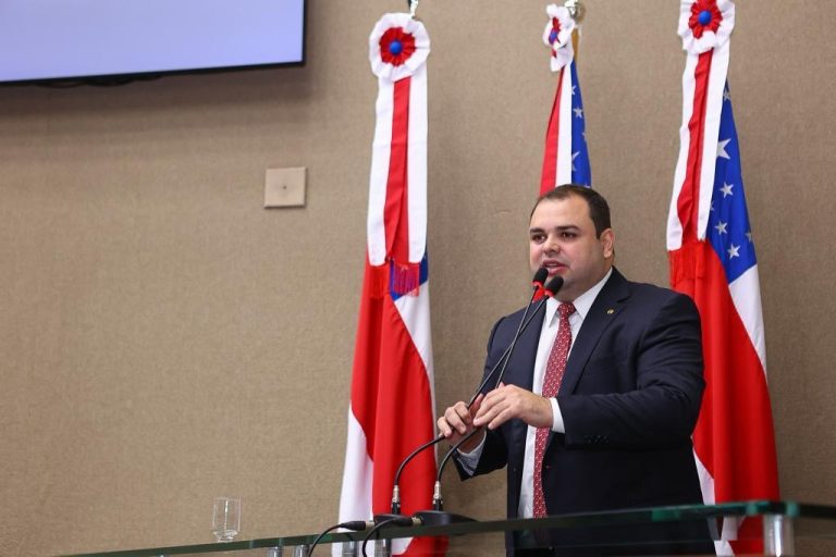 Sancionada lei de Roberto Cidade que proíbe e estabelece multa para ações de telemarketing realizadas via bots e robôs