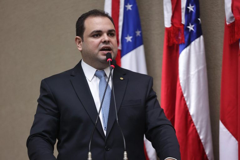 Leis de Roberto Cidade fortalecem política estadual de combate ao alcoolismo e ao consumo de drogas