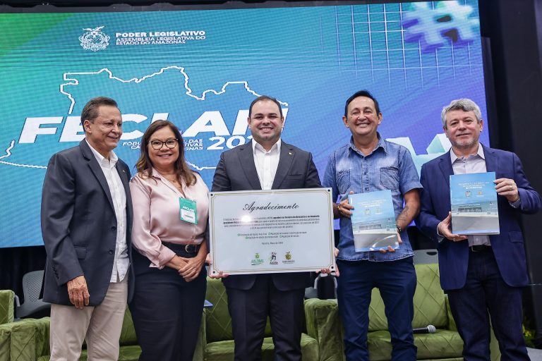 Presidente Roberto Cidade ressalta importância da Aleam no fortalecimento do legislativo do interior durante encerramento do Feclam 2024