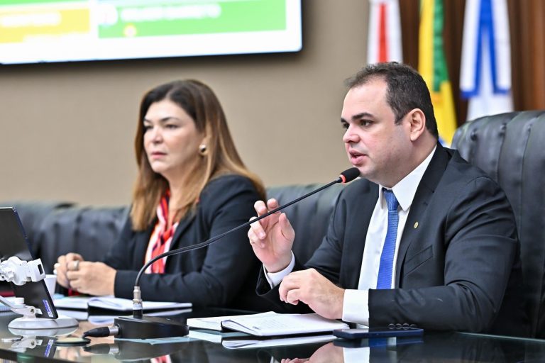 Já é lei a proposta de Roberto Cidade que assegura à mulher o direito a acompanhante durante consultas médicas e realização de exames