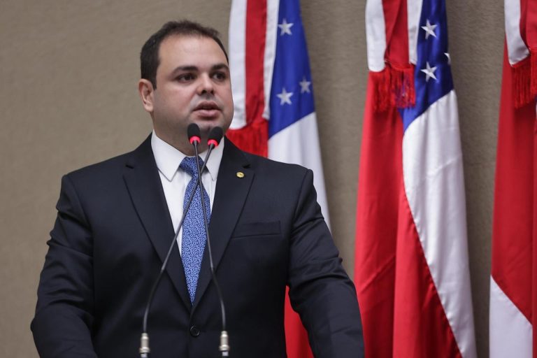 Propositura de Roberto Cidade que incentiva a contratação de mães solo é transformada em lei